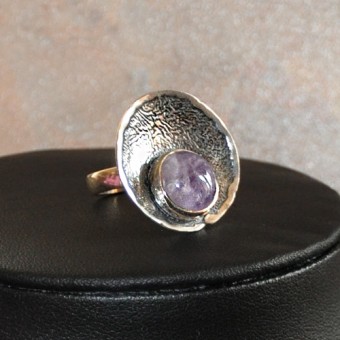 СРЕБЪРЕН ПРЪСТЕН С АМЕТИСТ